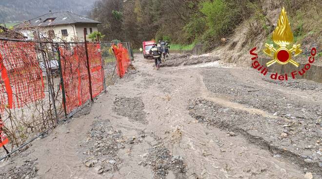 valcamonica frana e detriti sulla statale 39 tra edolo e l aprica