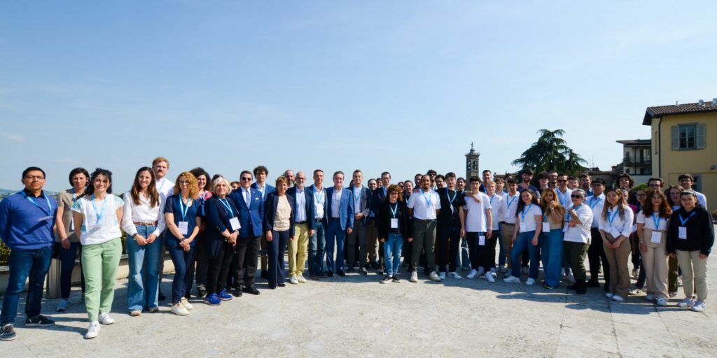 01. Team mentor e tutor Hackathon Power The Change UniBg A2A Tondo Power The Change! Idee innovative e circolari all'Hackathon di UniBg