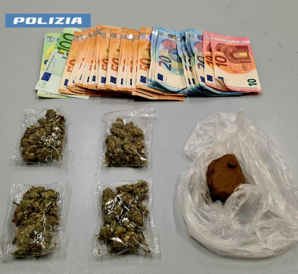 20240524 foto mobile arresto droga 2 Vendeva droga con lo scooter per le consegne a domicilio: arrestato un 35enne