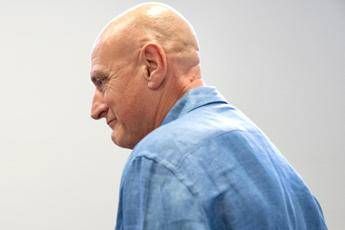 A Chico Forti permesso per lavorare insegna windsurf ai disabili e inglese agli anziani