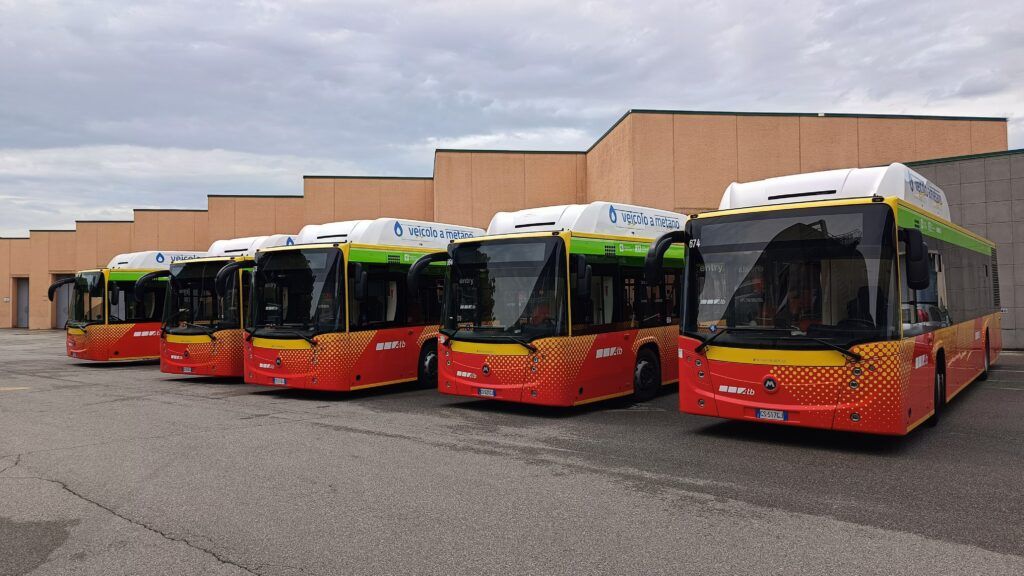 ATB IIA metano 22.05.2024 ATB: CONTINUA IL RINNOVAMENTO DELLA FLOTTA AZIENDALE CHE TOCCA IL 74% DI MEZZI DIESEL FREE