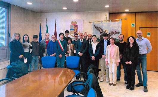 Gli studenti del Consiglio Comunale dei Ragazzi di Gorle incontrano il Questore di Bergamo Gli studenti del Consiglio Comunale dei Ragazzi di Gorle incontrano il Questore di Bergamo