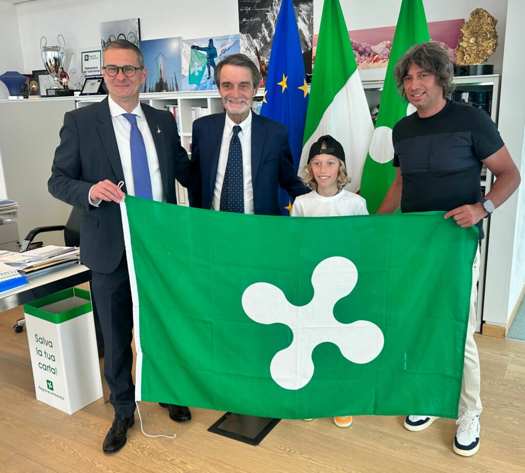 Kart il presidente di Regione Lombardia Fontana riceve il piccolo campione di rally Niccolo Perico Kart, il presidente di Regione Lombardia Fontana riceve il piccolo campione di rally Niccolò Perico
