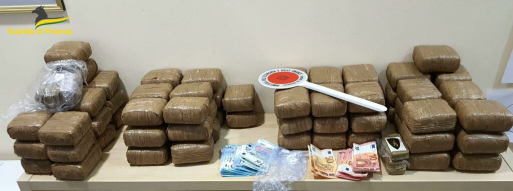 contrato narcotraffico TRAFFICO DI SOSTANZE STUPEFACENTI. MISURE CAUTELARI A CARICO DI 38 INDAGATI E SEQUESTRI PER OLTRE 10 MILIONI DI EURO