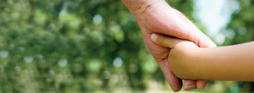 photo hands GIORNATA INTERNAZIONALE DEI BAMBINI SCOMPARSI