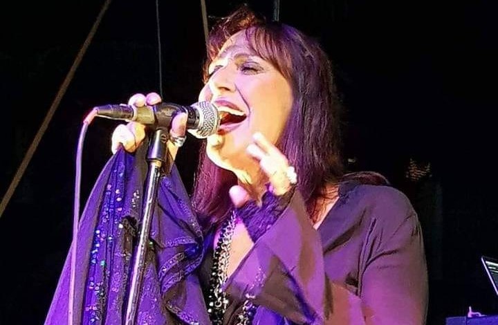 CAZZANO IN FESTA, C’E’ ANCHE VIOLA VALENTINO