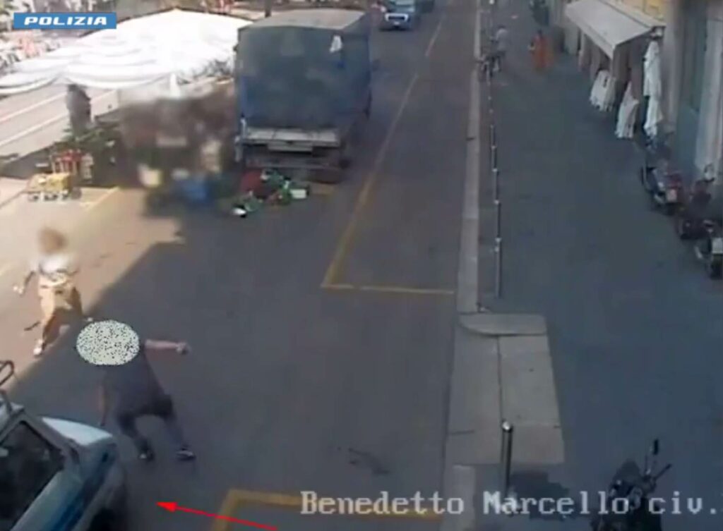 20240828 foto arresto mobile furto ladri mercato per sito 20240828 foto arresto mobile furto ladri mercato per sito