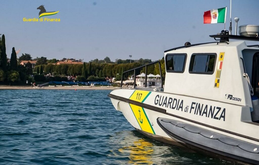 motovedetta gdf iseo lago motovedetta gdf iseo lago