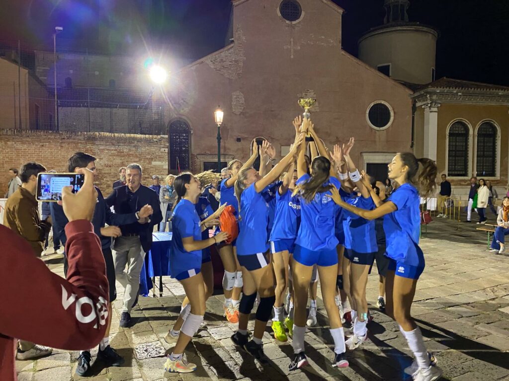 02. Squadra CUS Bergamo Vincitrice al torneo di San Giacomo DellOrio 02. Squadra CUS Bergamo Vincitrice al torneo di San Giacomo DellOrio