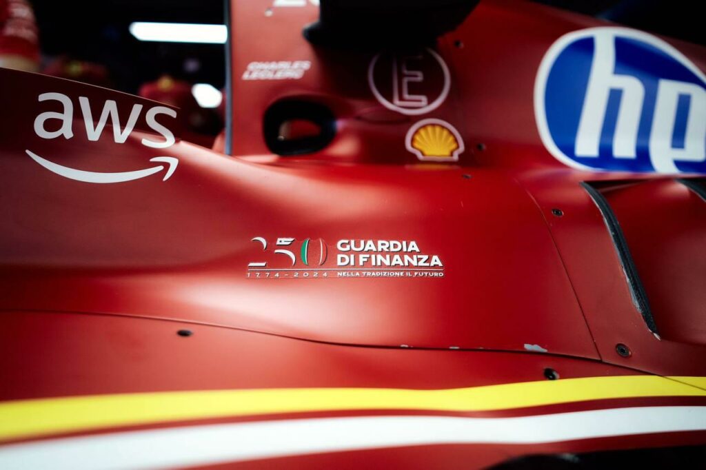 Ferrari omaggia i 250 anni della Guardia di Finanza al Gran Premio dItalia di Monza