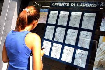 Lavoro ad aprile disoccupazione scende al 59 i dati Istat Lavoro ad aprile disoccupazione scende al 59 i dati Istat
