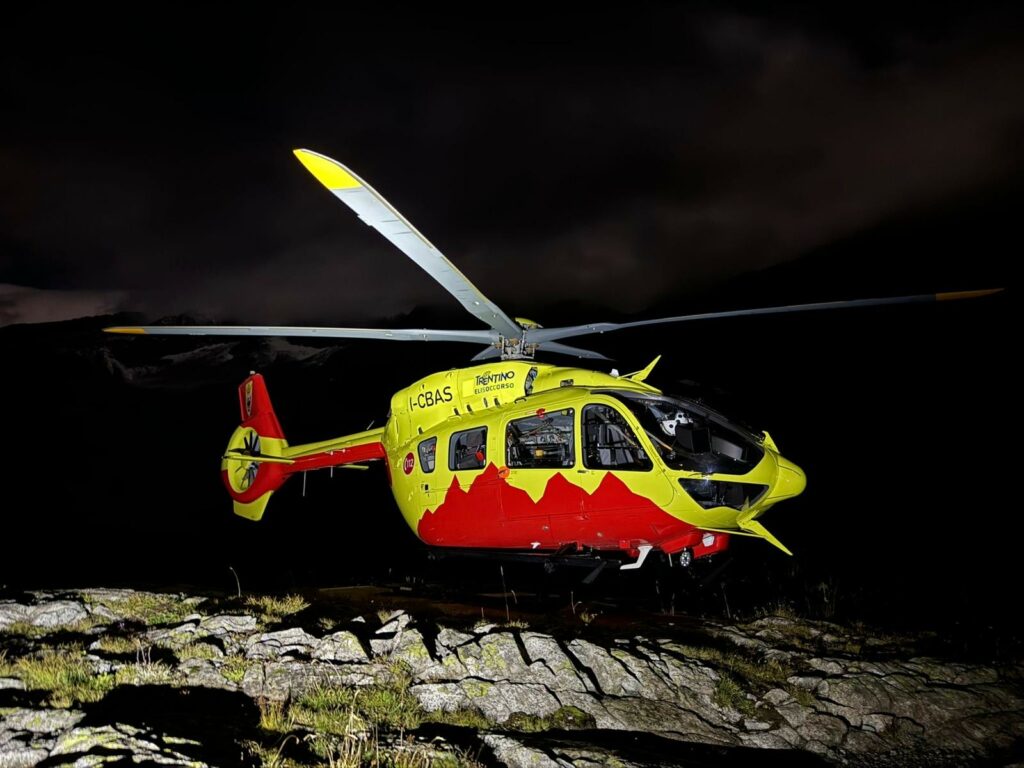 elisoccorso notturno adamello cnsas soccorso alpino elisoccorso notturno adamello cnsas soccorso alpino