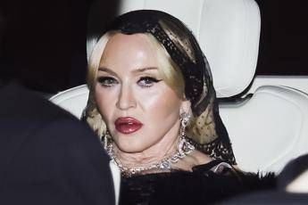 Madonna compie oggi 67 anni e festeggia il compleanno al Palio di Siena Madonna compie oggi 67 anni e festeggia il compleanno al Palio di Siena