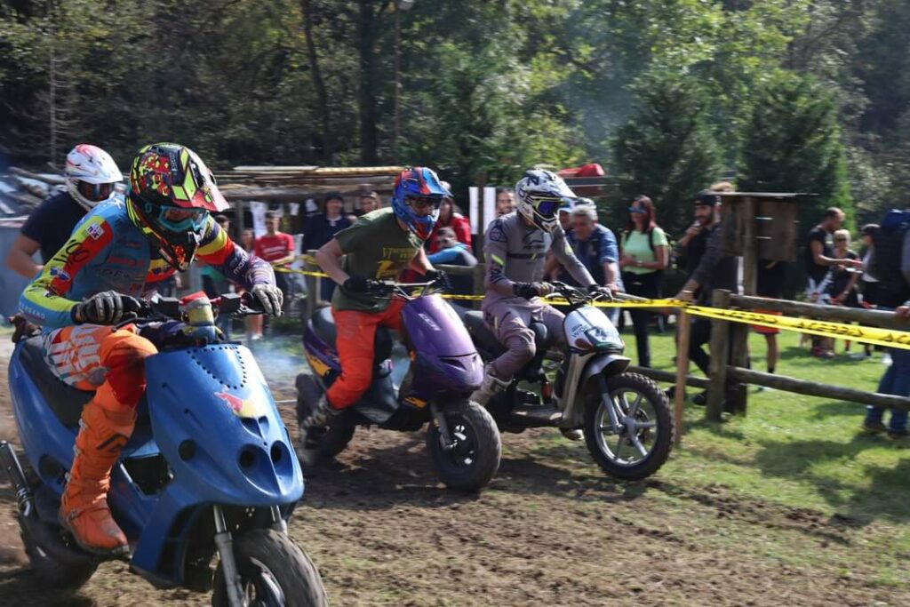 Scooter e Vespa cross a Gandino nel ricordo di Fede Scooter e Vespa cross a Gandino nel ricordo di Fede