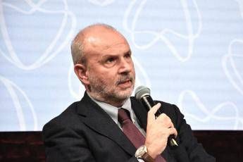Vaccini Schillaci revoca Nitag dopo polemica per nomina due membri sostenuti dai No