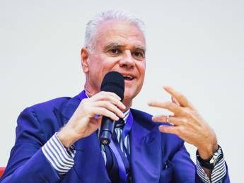 Zangrillo insultato a festa Pd Meloni Abbassare i toni Zangrillo insultato a festa Pd Meloni Abbassare i toni