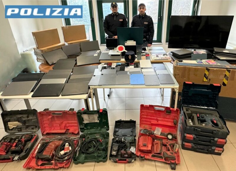 20241214 foto comasina ricettazione pc tv cellulati attrezzi edili scaled 20241214 foto comasina ricettazione pc tv cellulati attrezzi edili scaled