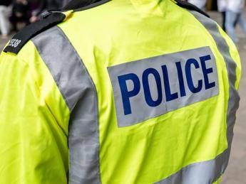 Londra uomo armato di coltello cerca di entrare in ambasciata Israele arrestato Londra uomo armato di coltello cerca di entrare in ambasciata Israele arrestato