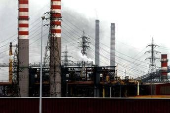 Ex Ilva governo a sindacati Massimo impegno per rilancio e tutela occupazione Ex Ilva governo a sindacati Massimo impegno per rilancio e tutela occupazione