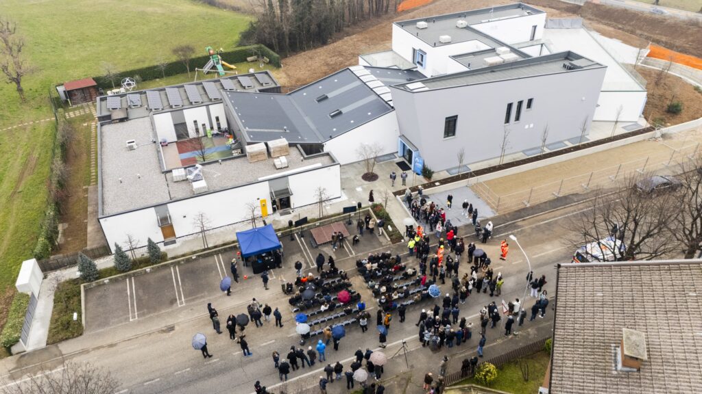 01. Esterni La Casa di Leo Leo diventa grande 01. Esterni La Casa di Leo Leo diventa grande