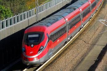Guasto su linea Alta Velocita Napoli Roma ritardi treni fino a 60 minuti Guasto su linea Alta Velocita Napoli Roma ritardi treni fino a 60 minuti