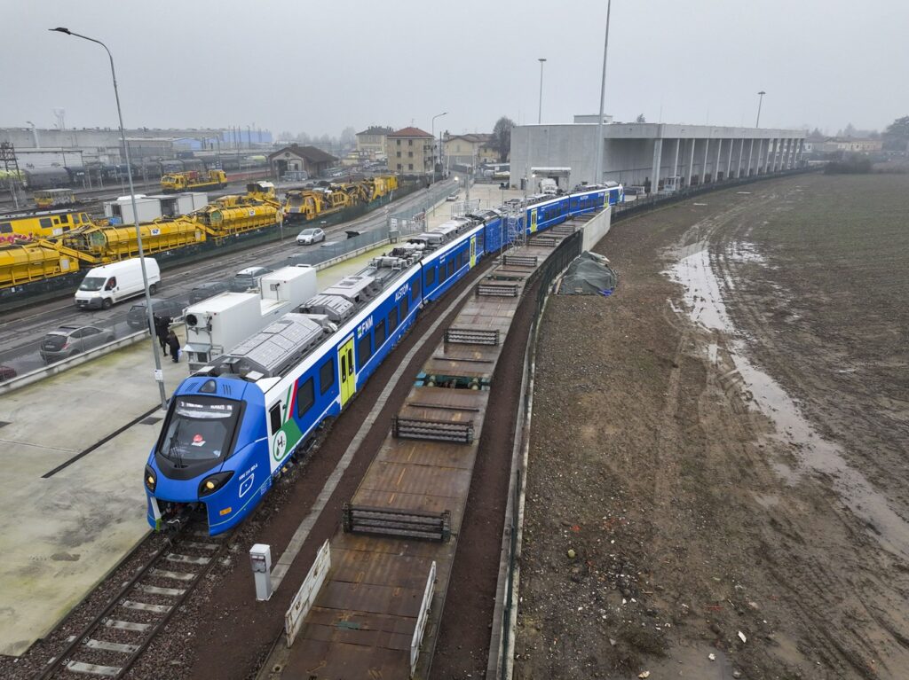 H2iseO in corso nel sito di Rovato test di rifornimento per treno a idrogeno H2iseO in corso nel sito di Rovato test di rifornimento per treno a idrogeno