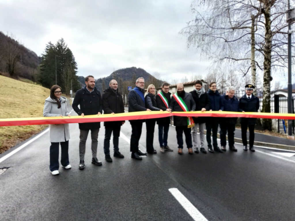 Inaugurata la riqualificazione della SP 51 a Piario e Villa dOgna Inaugurata la riqualificazione della SP 51 a Piario e Villa dOgna