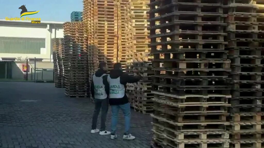 Milano sequestrati oltre 3.600 pallets contraffatti e oscurato il sito di unazienda Milano sequestrati oltre 3.600 pallets contraffatti e oscurato il sito di unazienda