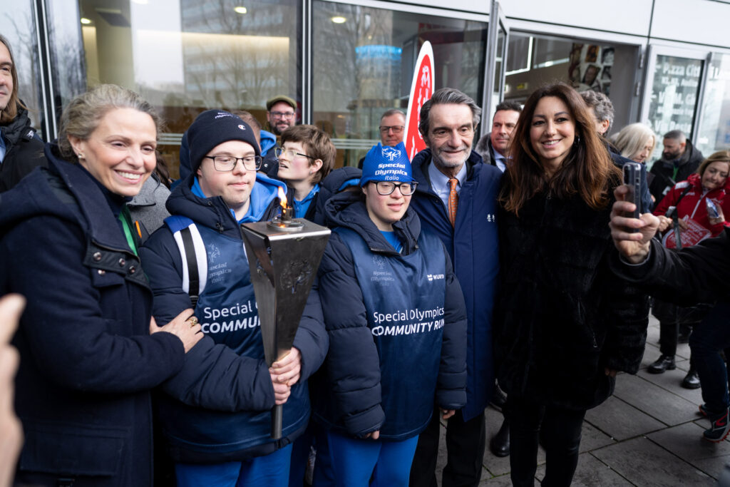 Special Olympics invernali 2025 accesa Torcia a Palazzo Lombardia Special Olympics invernali 2025 accesa Torcia a Palazzo Lombardia
