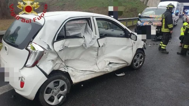 l auto della 21enne coinvolta nell incidente al casello di brescia ovest scaled l auto della 21enne coinvolta nell incidente al casello di brescia ovest scaled