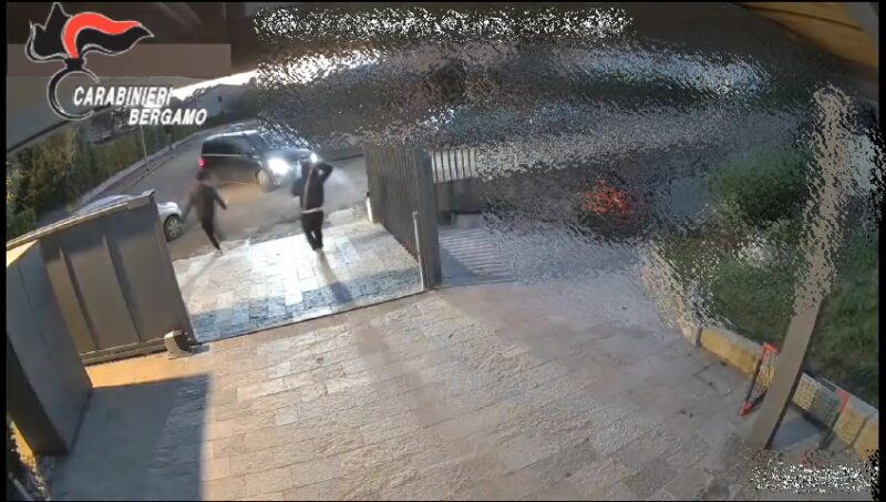 Bergamo cinque arresti per tentata estorsione e aggressione a imprenditore scaled Bergamo cinque arresti per tentata estorsione e aggressione a imprenditore scaled