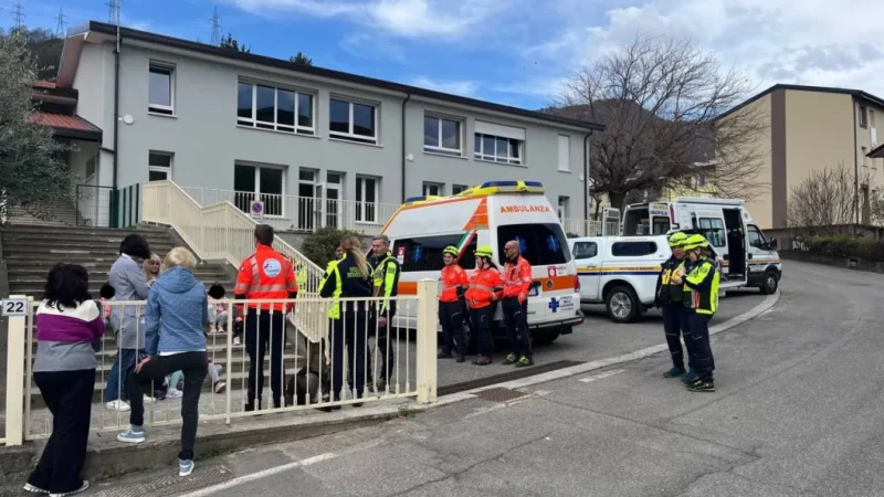 Esercitazione di evacuazione nelle scuole di Castro e Lovere con unita cinofile e soccorritori scaled Esercitazione di evacuazione nelle scuole di Castro e Lovere con unita cinofile e soccorritori scaled