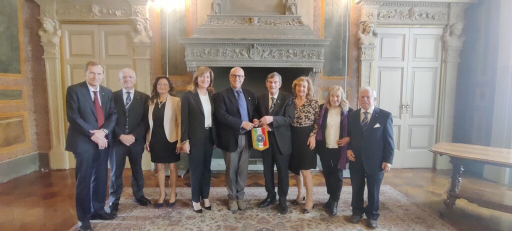 Il Prefetto di Bergamo incontra la delegazione dellU.N.C.I Il Prefetto di Bergamo incontra la delegazione dellU.N.C.I