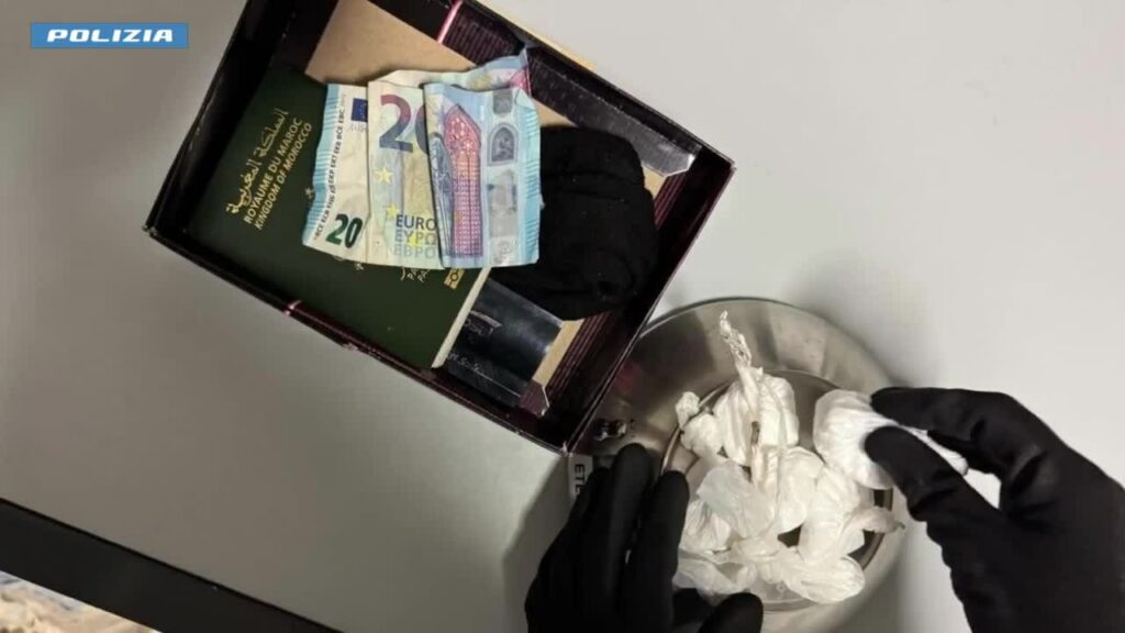 20250423 monforte vittoria arresto droga lancio dal balcon