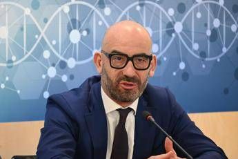 Bassetti Politica indignata per minacce a Meloni tace su medici presi di mira Bassetti Politica indignata per minacce a Meloni tace su medici presi di mira