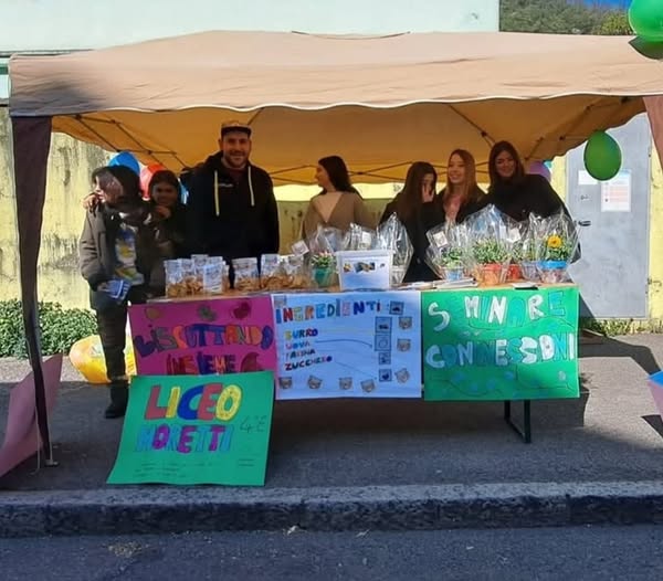 Biscottando Insieme e Seminare Connessioni la 4E del Liceo Moretti protagonista di un progetto solidale