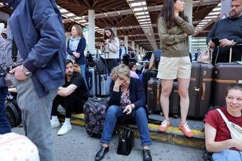 Blackout Spagna i video del caos semafori in tilt treni fermi