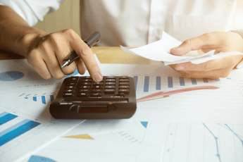 Bollette piu leggere in 2026 fino a 200 euro risparmio per famiglie