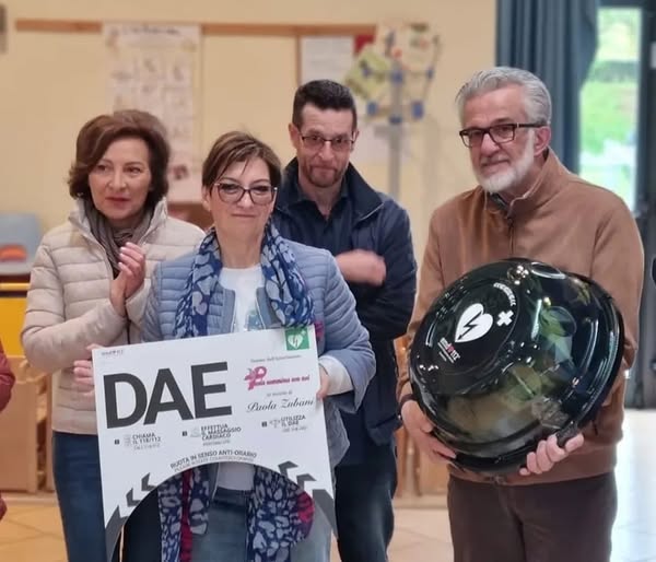 Gardone Val Trompia lassociazione Paola cammina con noi dona due defibrillatori alla comunita