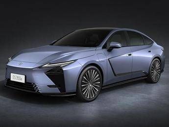 Lexus ES 2026 nuove motorizzazioni e trazione integrale