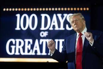 Trump comizio party per i primi 100 giorni Nessun presidente come me