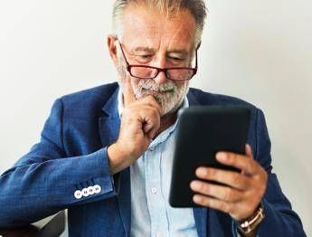 Uomo sessantenne e senza dottorato lidentikit del Ceo italiano