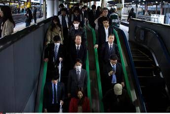 Attacco con coltello in metro a Tokyo ferita una donna