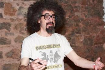 Caparezza torna in concerto dopo quattro anni lannuncio a sorpresa