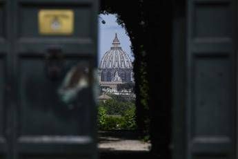 Conclave la fumata e bianca la Chiesa ha un nuovo Papa