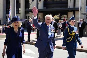 Dalla Rolls Royce al mosaico di Zelensky ecco i regali alla Royal Family