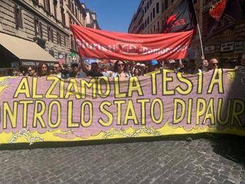 Dl sicurezza manifestazione a Roma Siamo 150mila questo decreto lo smontiamo