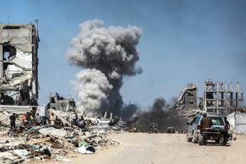 Gaza media 7 morti in bombardamento israeliano su ospedale Gaza media 7 morti in bombardamento israeliano su ospedale