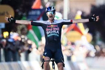 Giro dItalia a Denz la 18esima tappa. Del Toro resiste in maglia rosa Giro dItalia a Denz la 18esima tappa. Del Toro resiste in maglia rosa