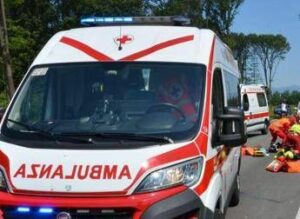 Incidente a Lucca scooter travolto da unauto a Capannori muore ragazza di 17 anni